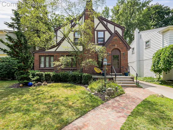 321 Aqua Ct, Royal Oak, MI 48073