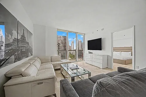 485 Brickell Ave Photo 1