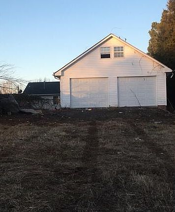 2nd image of 106 Sunset St