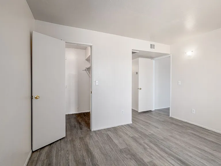 Santuario Apartments — Photo 9