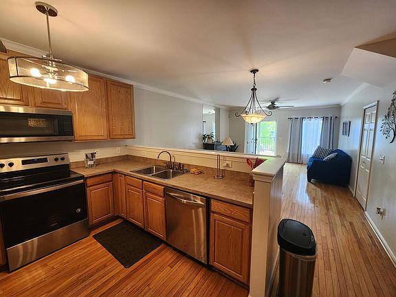 5th image of 2560 Woodward Ave