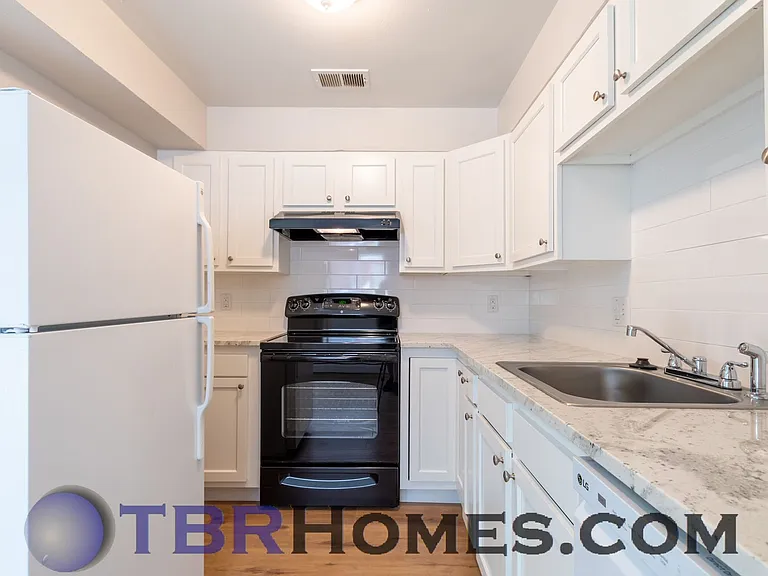 8656 W 62nd Pl — Photo 8
