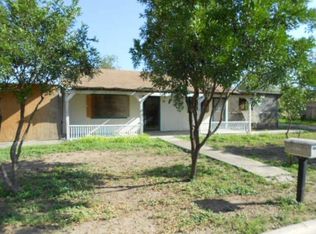 516 Flores St, Uvalde, TX 78801