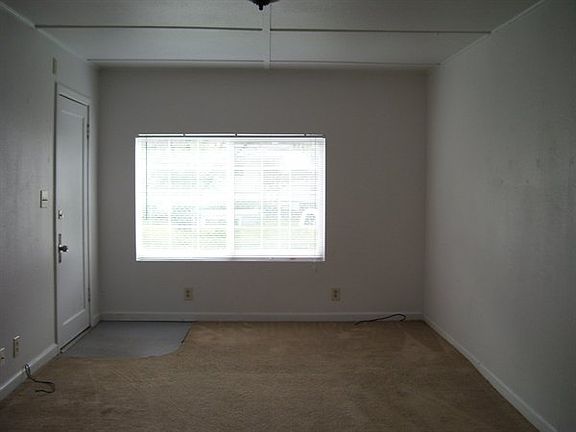 2nd image of 842 Nichols Ln