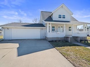 107 S 5th Ave, Forreston, IL 61030