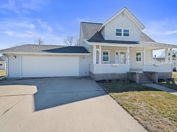 107 S 5th Ave, Forreston, IL 61030