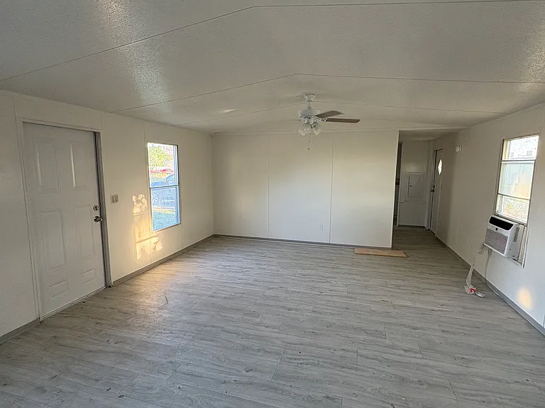 3810 Rowland Rd — Photo 6