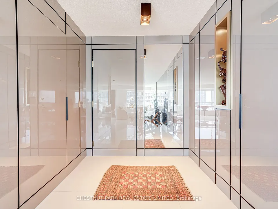 2111 Lake Shore Blvd W #1208