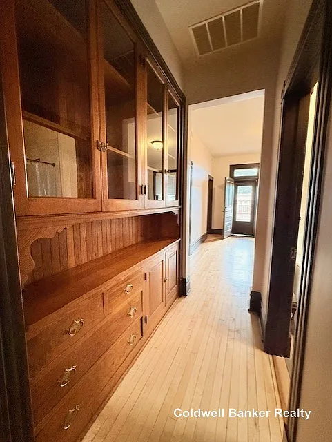 2 bed, 1.0 bath, 1200 sqft, $2,400 — Photo 4