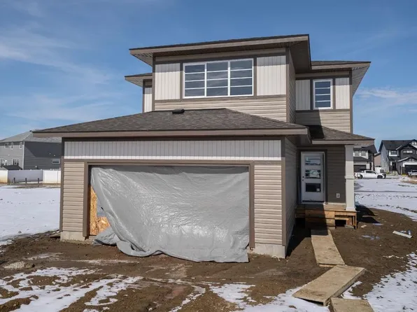 38 S Lincoln St, Sylvan Lake, AB T4S 2R1