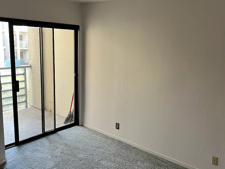 320 Peninsula Ave #312 — Photo 12