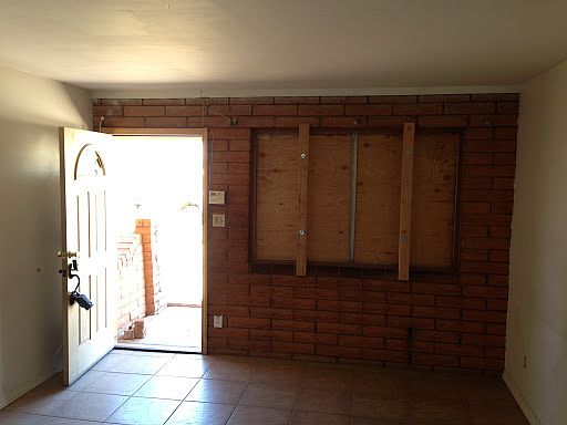2nd image of 1931 E Carver Dr