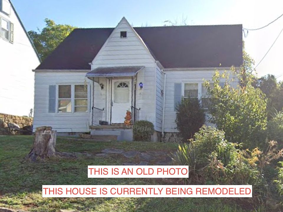 This is an old photo. The house is currently undergoing an extensive renovation.