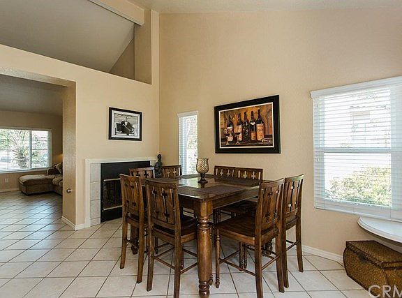 Bright, open dining area off of kitchen.