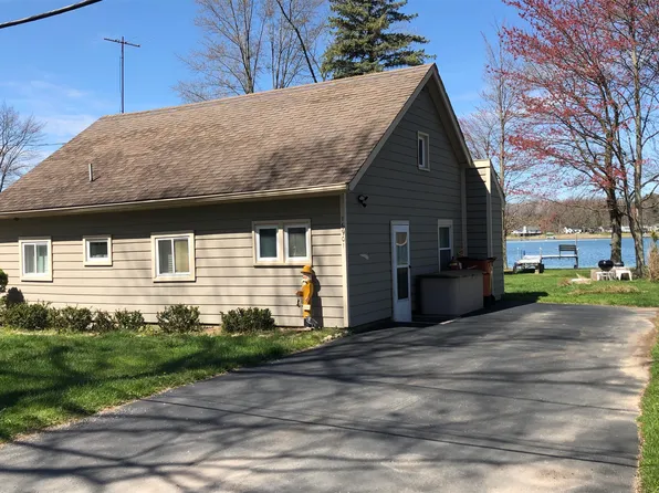 16901 Shawano Dr NE, Sand Lake, MI 49343