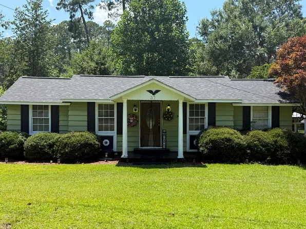37 Lake Say Hi Dr, Tifton, GA 31793