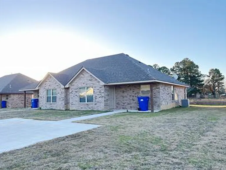 19 Pine Ridge Ln — Photo 1