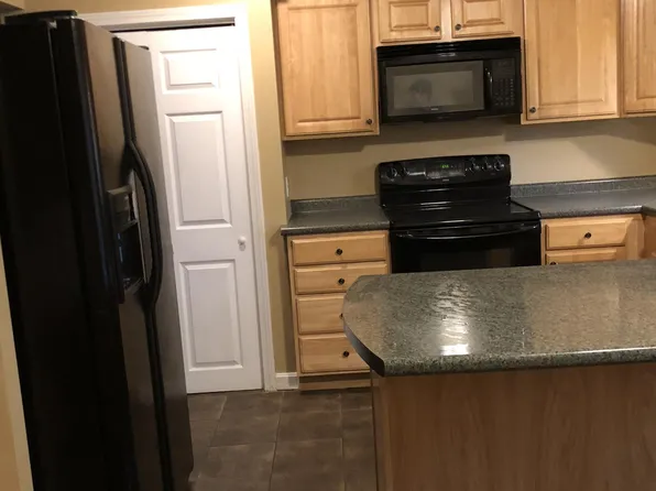 15 Strawberry Hill Rd #A, Derry, NH 03038