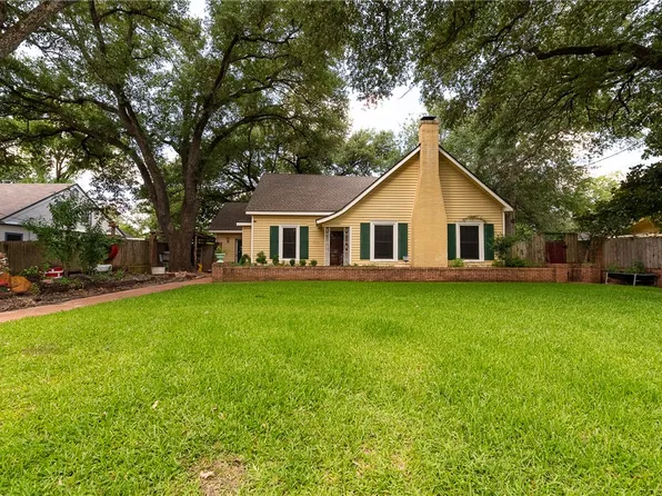 1004 S Magnolia St, Hearne, TX 77859