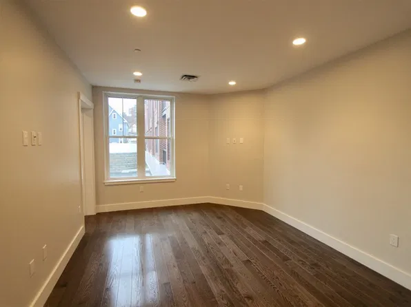 374 McGrath Hwy, Somerville, MA 02143