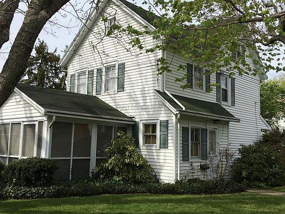 3rd image of 206 Mumford St