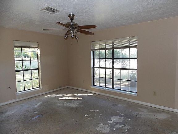 4th image of 23973 Landrum Village Dr