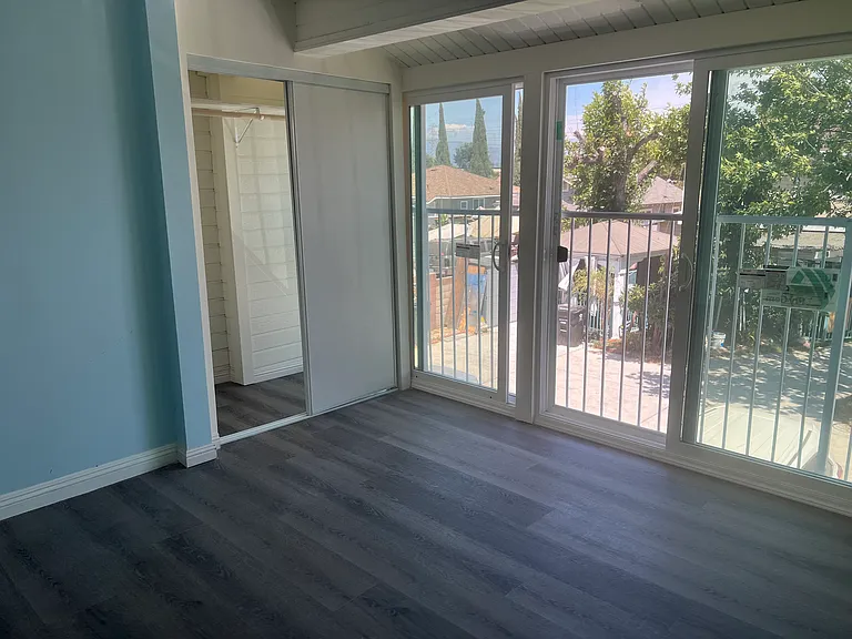 Delta Ave — Photo 15