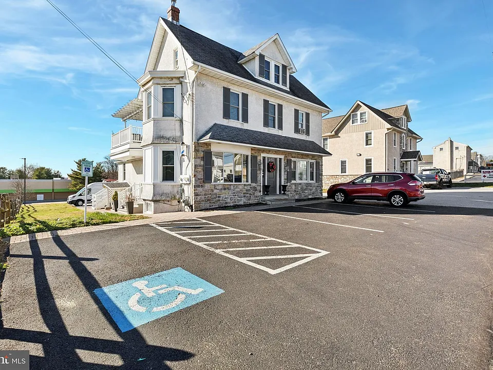3232 Ridge Pike #1