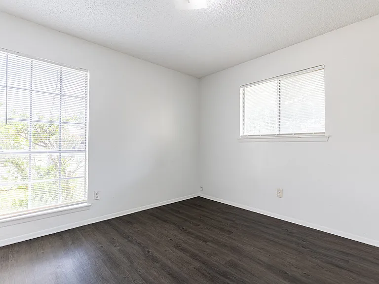 4910 Tennyson Dr — Photo 22