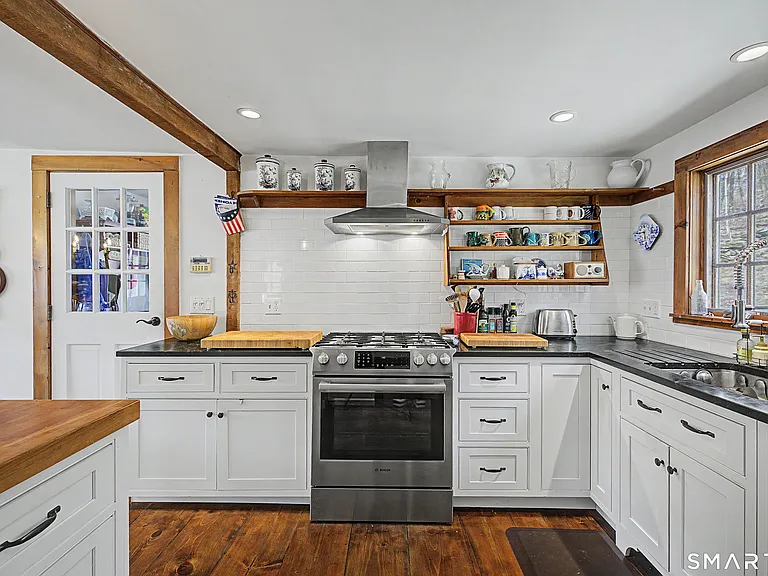 75 Lake Lillinonah Rd N — Photo 8