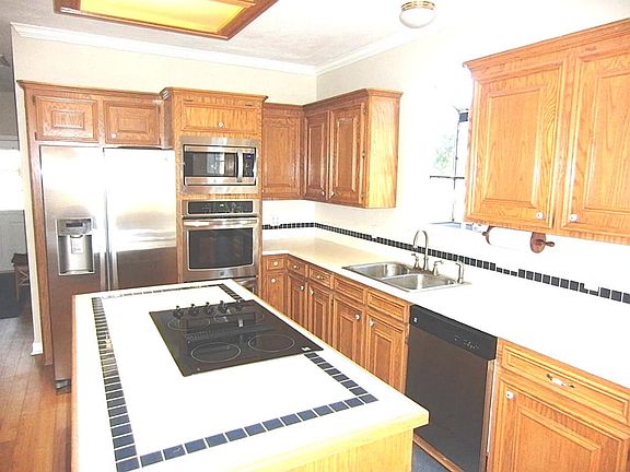 2nd image of 32531 Hepplewhite Dr