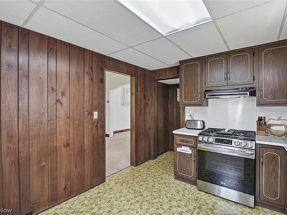 4th image of 3400 W 91st St