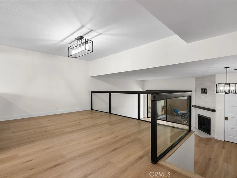 18417 Collins St #D — Photo 14