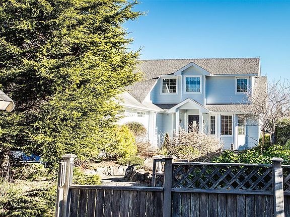 2nd image of 330 Ponderosa Loop NE
