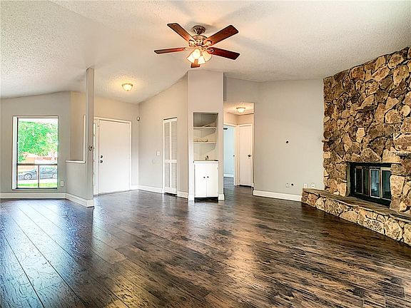 5th image of 807 Woodstream Ln