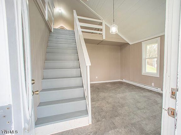 2nd image of 1927 E Fincastle Tpke