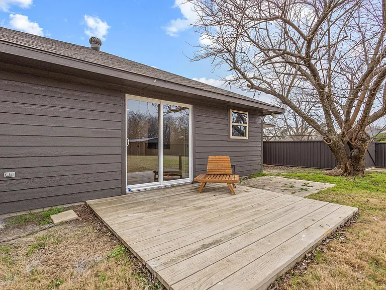 3327 Carriage Cir — Photo 38