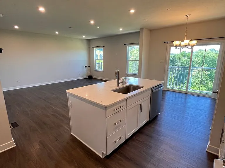 437 Greenwood Dr — Photo 9