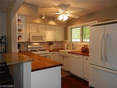 2nd image of 34112 Chagrin Blvd APT 7107