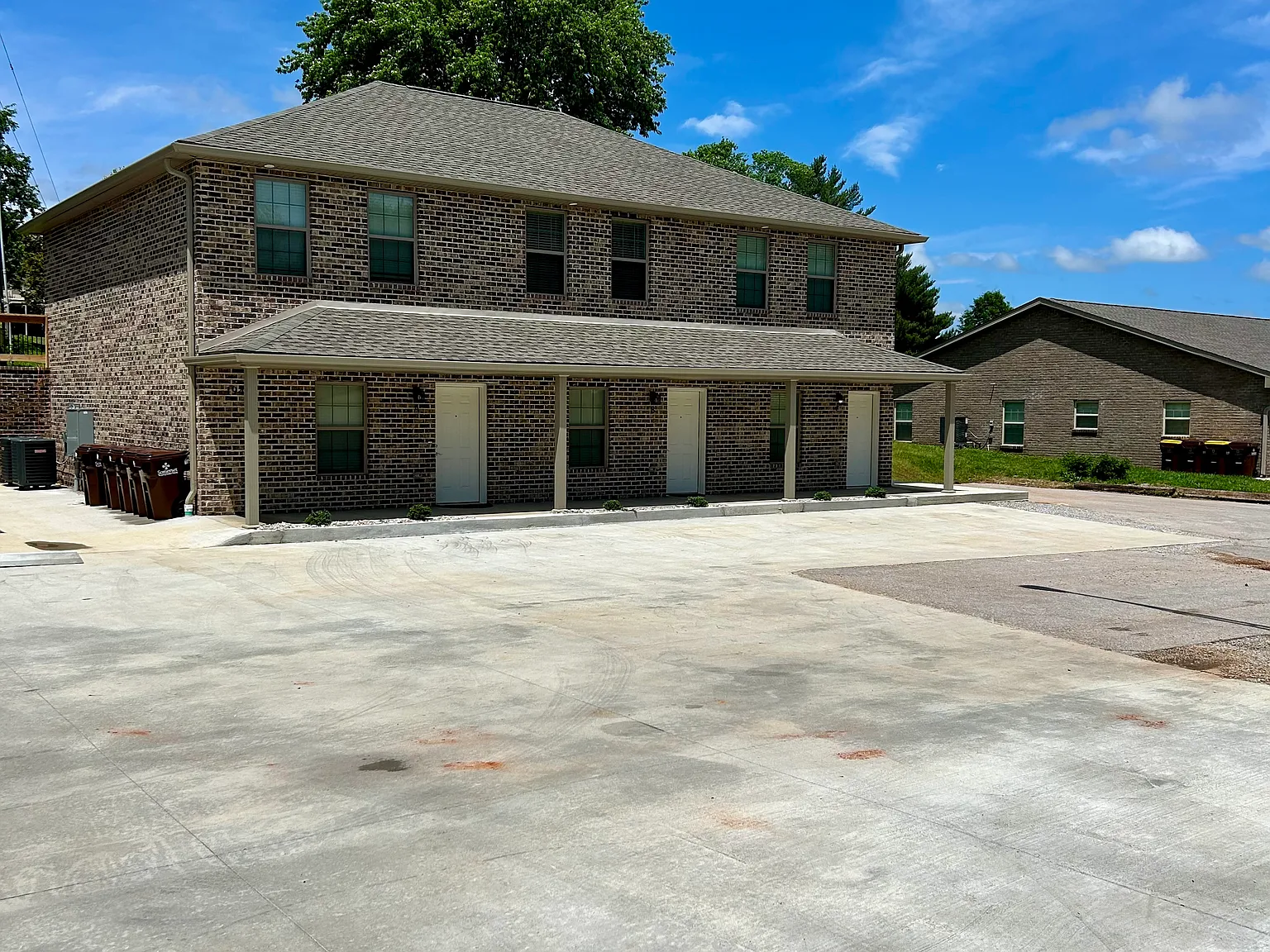2 bed, 1.5 bath, 1100 sqft, $1,200 — Photo 2