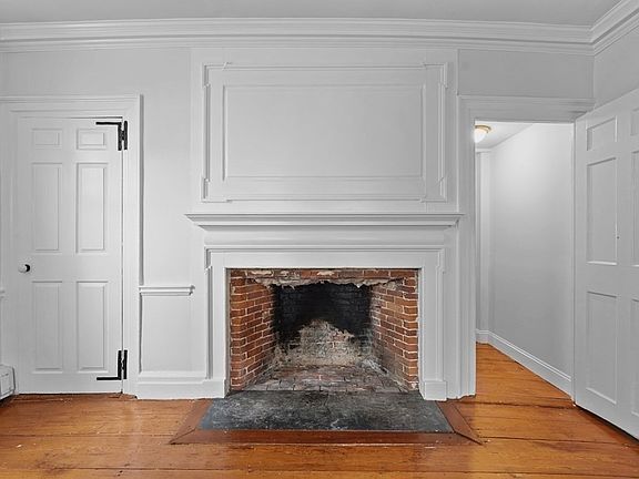 2nd image of 15-17 Essex St Unit 2