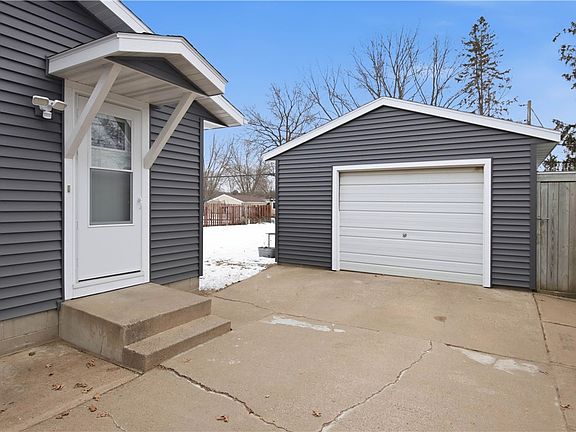 3rd image of 2553 Spooner Avenue