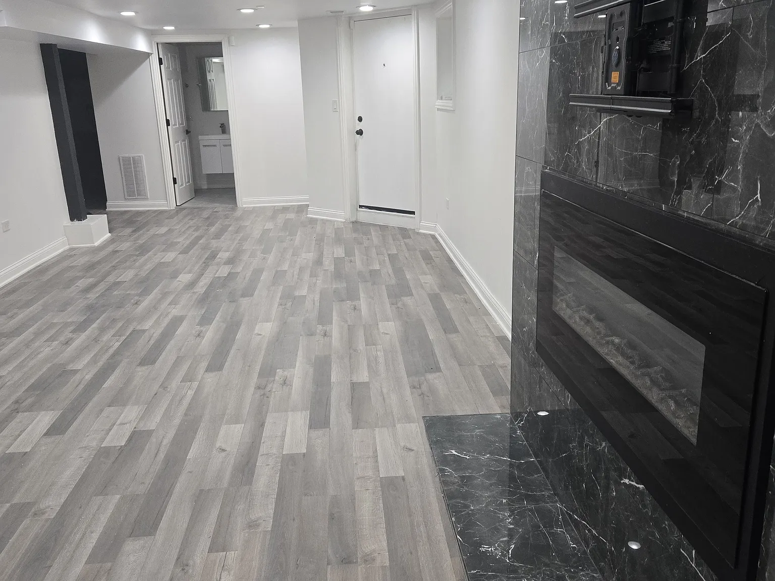 2 bed, 850 sqft, $1,950 — Photo 2