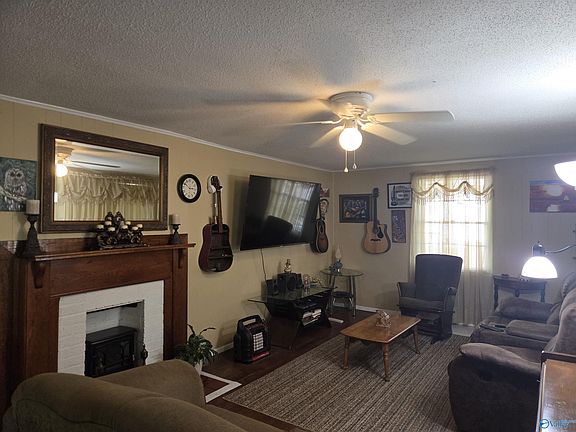 3rd image of 405 Short St SE