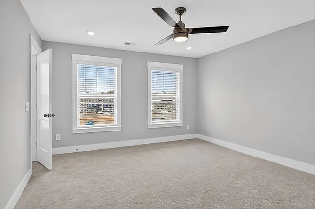 425 Parkside Cmns — Photo 16