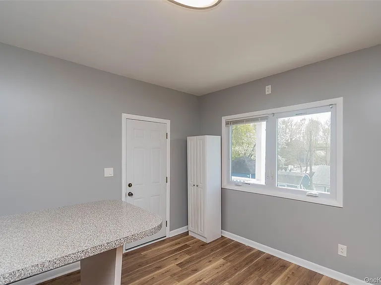 15 Taylor Ave — Photo 4