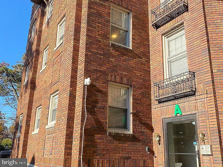 144-6 W Allens Ln #C29 — Photo 2