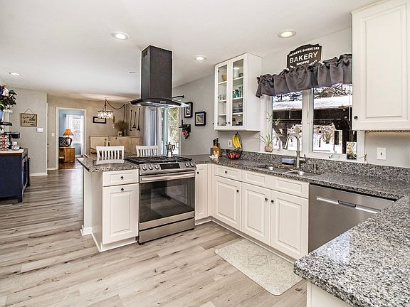 3rd image of 2939 Graffenburg Rd