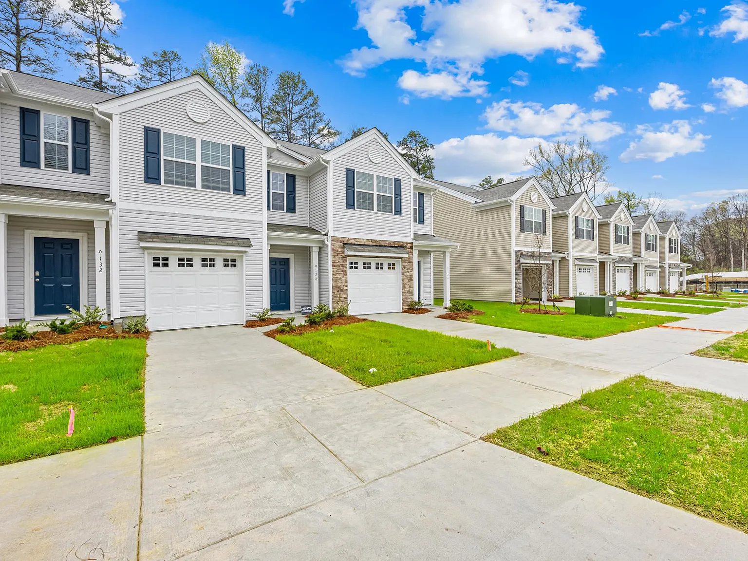 3 bed, 2.5 bath, 1416 sqft, $1,895 — Photo 2