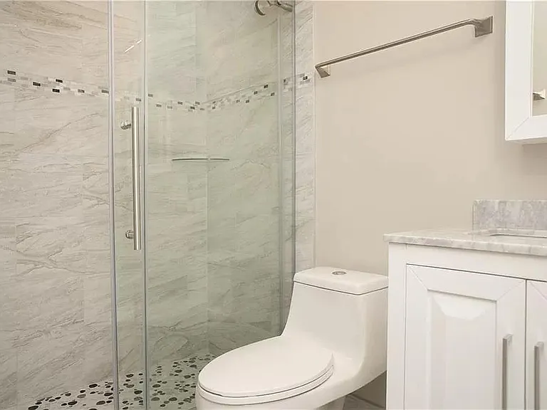 485 W Walnut St — Photo 13